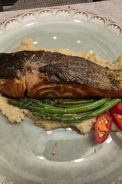 דג סלמון במסעדה איטלקית פיצה די קלאס בפקיעין