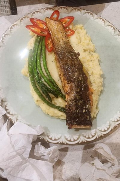 דג סלמון בפיצה די קלאס ליד מעלות תרשיחא