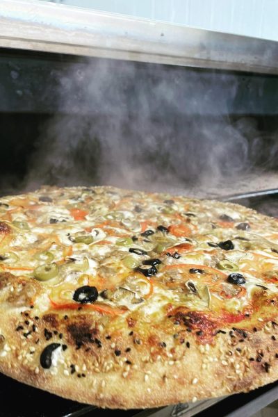 פיצה מוצרלה עם גבינה איכותית מאוד בפיצה די קלאס